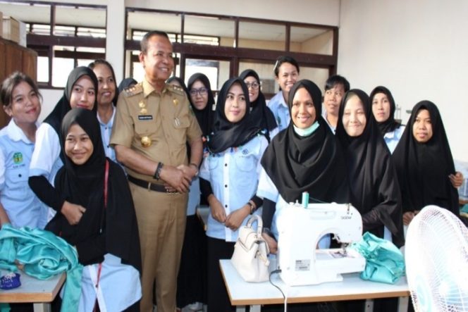 					Disnakertrans Luwu Produksi 1000 Masker untuk Masyarakat Secara Gratis