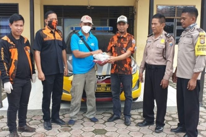 					Melalui Pemuda Pancasila Luwu, KNPI Sulsel Bagikan Hand Sanitizer