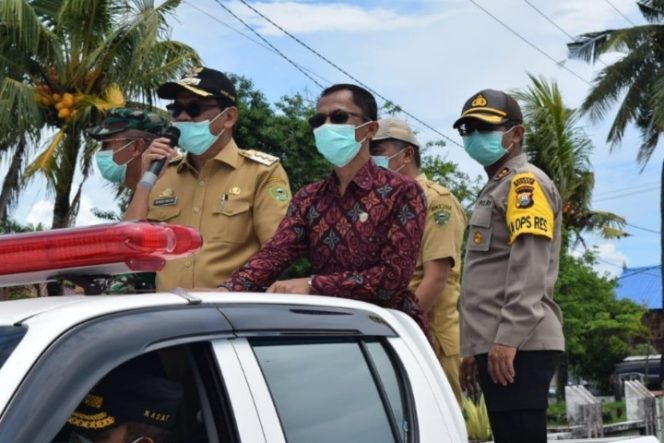 					Cegah Covid-19, Bupati Barru Pimpin Penyemprotan Massal