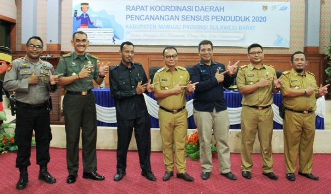 					Bupati Mamuju H. Habsi Wahid sebut Sensus Penduduk 2020 merupakan satu hajatan besar bagi bangsa Indonesia tahun ini untuk melengkapi data kependudukan demi perencanaan yang baik