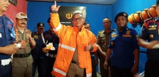 					Dengan menggunakan mobil dinas DC 1 A, Habsi mengunjungi pos Damkar yang terletak di Jl Urip sumoharjo