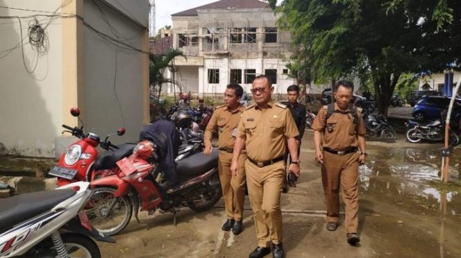 					Bupati Mamuju, H Habsi Wahid 