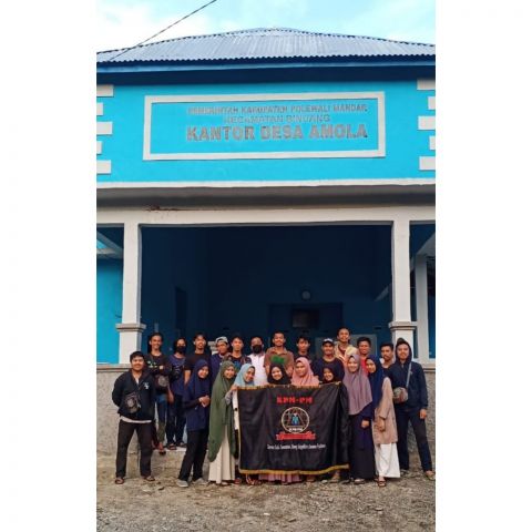 Kesatuan Pelajar Mahasiswa Polewali Mandar (KPM-PM) Cabang Binuang bersama. (Ist)