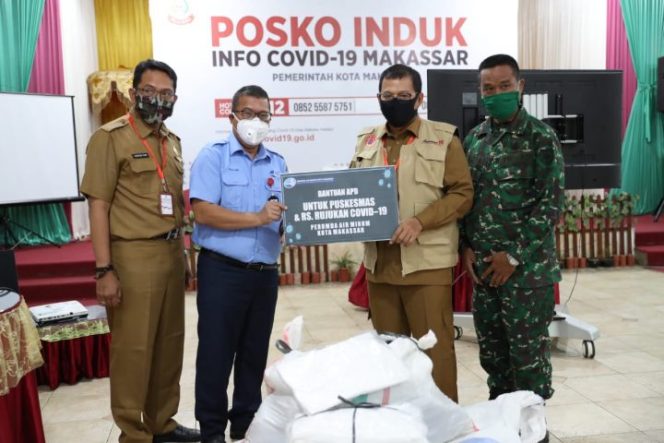 					Posko Induk Covid-19 Makassar Terima Bantuan APD dari Perumda Air Minum
