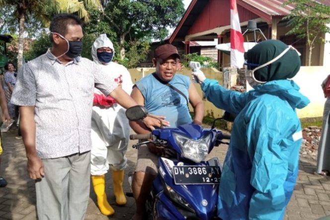 					Desa Cinennung di Bone Ikut Lakukan Pencegahan Covid-19