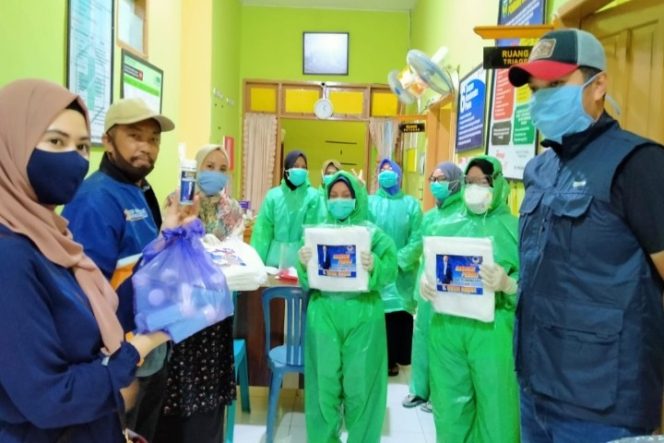 					Melalui Arbi Arsyad-Arham Basmin, RMS Bagikan APD untuk Puskesmas di Luwu