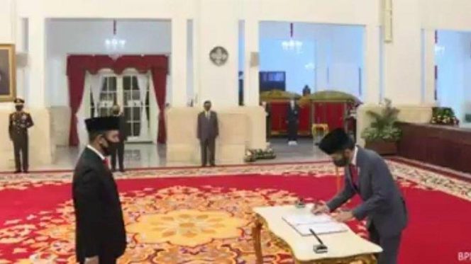 					Presiden Joko Widodo melantik Inspektur Jenderal (Irjen) Pol Boy Rafli Amar sebagai Kepala Badan Nasional Penanggulangan Terorisme (BNPT), Rabu (6/5/2020).