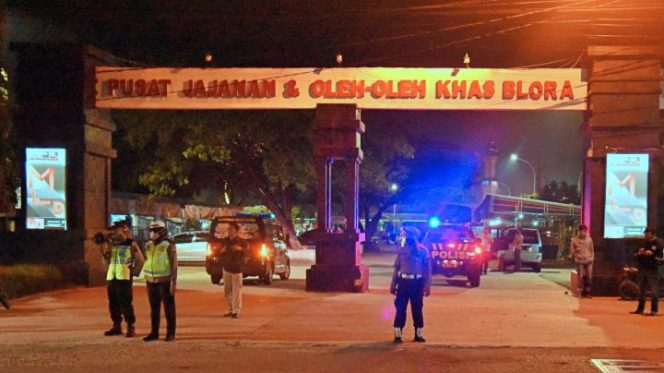 					Petugas Gabungan di Blora Lakukan Sosialisasi ke Warga Jelang New Normal