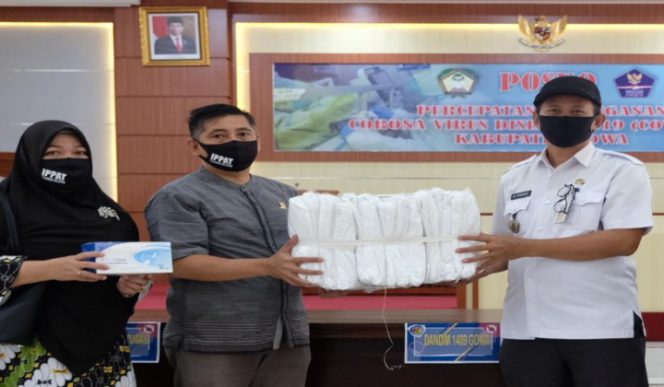					Bantuan APD Terus Mengalir di Gowa, IPPAT Serahkan 50 APD dan Ratusan Masker