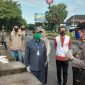 Para pimpinan DPRD Kabupaten Gowa saat memantau langsung pos PSBB Covid-19 di perbatasan Gowa-Makassar. (Foto:ist).