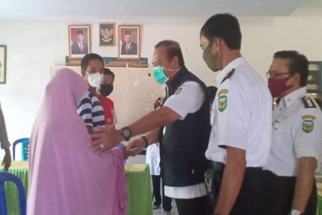 					Bupati Luwu Serahkan Bantuan Langsung Tunai Dana Desa