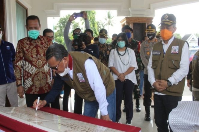 					Tinjau Posko Gugus Tugas Luwu, ini Instruksi Gubernur Sulsel