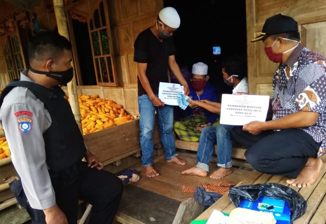 					Kades Baturappe Salurkan BLT Rp600 Ribu kepada 128 KK