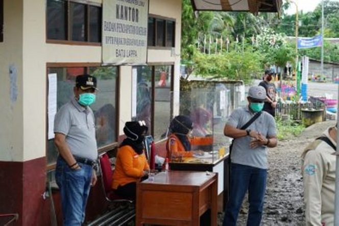 					Beri Perhatian Kepada Petugas, Basmin Benahi Sarpras Posko Covid-19 di Perbatasan Luwu