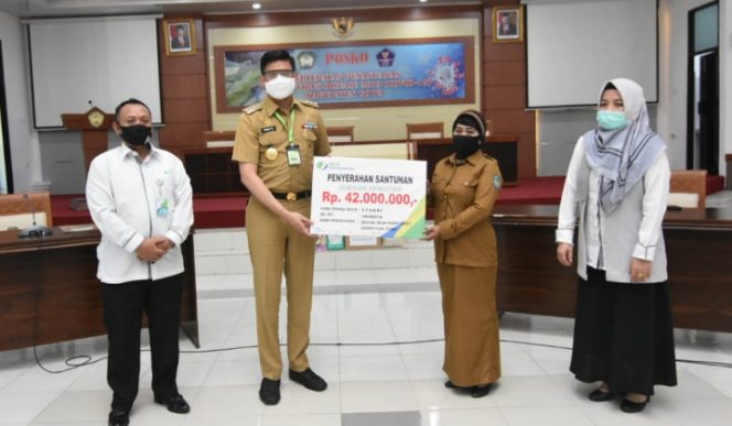 					Pemkab Gowa Serahkan Santunan BP-Jamsostek Ke Ahli Waris