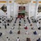 Suasana salat jumat berjamaah di Masjid Agung Syekh Yusuf Kabupaten Gowa dimasa pandemi. (Foto: ist).