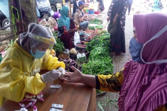 					Antisipasi Corona, Ratusan Warga Bantaeng Ikut Jalani Rapid Test