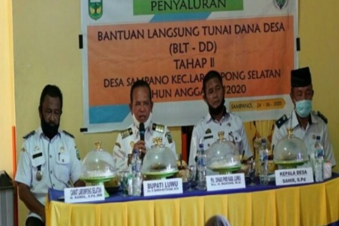 					Di Larompong dan Larsel, Bupati Salurkan BLT-DD Tahap II