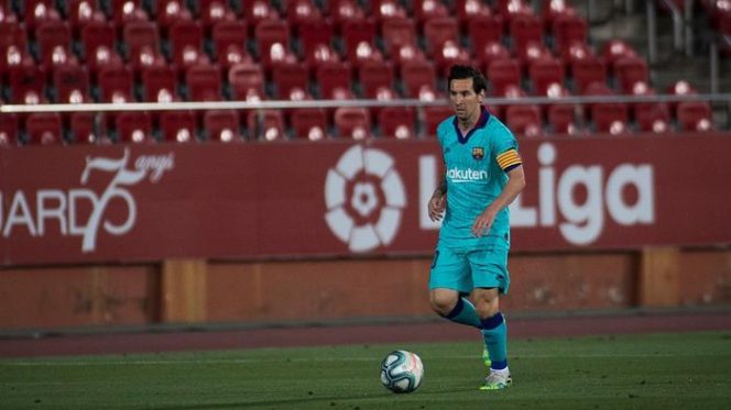 					Striker Barcelona Lionel Messi mengukir sejarah usai menjebol gawang Mallorca. (Foto: AFP/JAIME REINA)