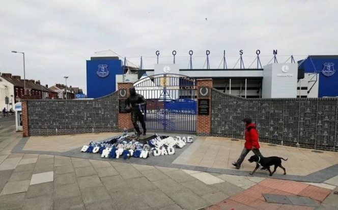 					Suasana di luar markas Everton, Stadion Goodison Park, di Liverpool pada 17 Mei 2020. (ANTARA/REUTERS/Phil Noble)
