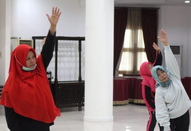 					Masniawati Bersama Pengurus PKK Makassar Kampanyekan Senam Ringan Lawan Covid