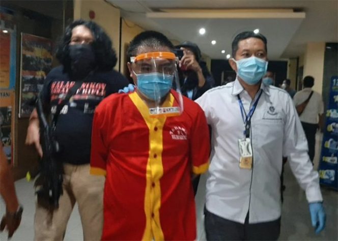 					Anak anggota DPRD Toraja Utara Amda Salurante alias Pung Belo ditahan Polda Sulsel, Selasa, 7 Juli 2020. (Tagar.id)