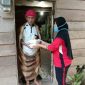 PKK Tinggimoncong antarkan langsung paket makanan ke rumah warga. (Foto: berita.news/Putri)