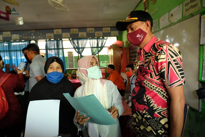Penyaluran BST Kemensos di Kabupaten Gowa. (Foto: berita.news/Putri)