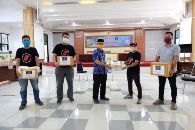 					Salapang Community Serahkan Bantuan APD Ke Gugus Tugas Covid-19 Gowa