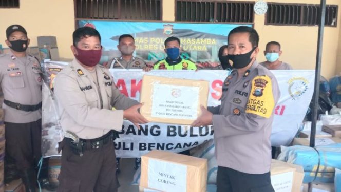					Tiba di Masamba, Polres Bulukumba Serahkan Bantuan Kemanusiaan 