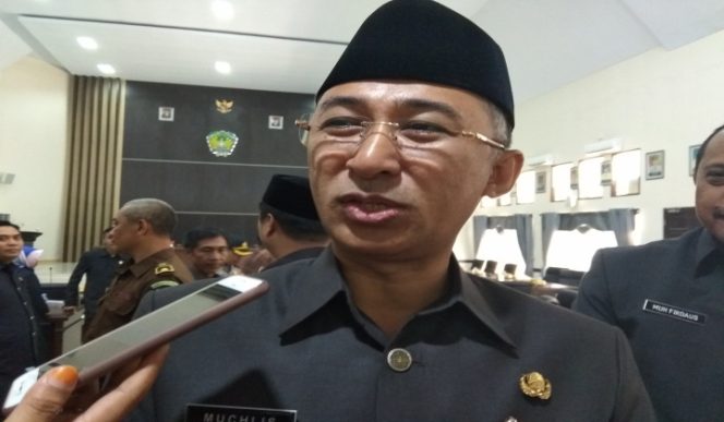 					Sekda Gowa Terima 353 Paket Sembako Untuk Lansia