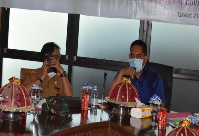 					Wakil Bupati Takalar H Achmad Daeng Se're pimpin rapat hld diruang Sekda kantor Bupati Takalar. (Dok. Foto Humas Pemkab). 