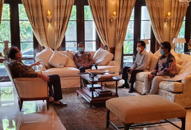 					Gubernur Sulsel Nurdin Abdullah dan Pj Wali Kota Makassar temui Pendiri Trans Group Chaerul Tanjung. (Dok. Foto Humas Pemprov Sulsel). 