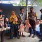 Penyaluran BSP Sembako program BPNT di kawal personel Polres Jeneponto. (ist).
