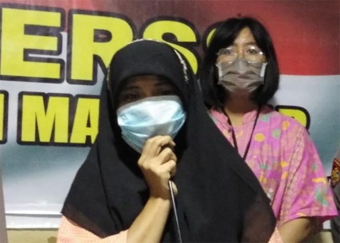 					Ince Ni'matullah (40) perempuan viral yang melempar dan hendak merobek Al-Qur'an. (Int)