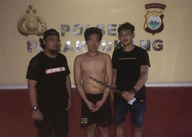 					Pelaku penganiayaan Rahmat (20) saat diamankan Resmob Panakkukang. (Ist)