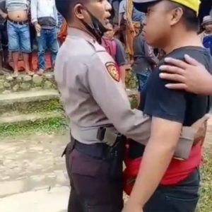 Pelaku yang melawan petugas saat pembubaran judi sabung ayam di Toraja Utara