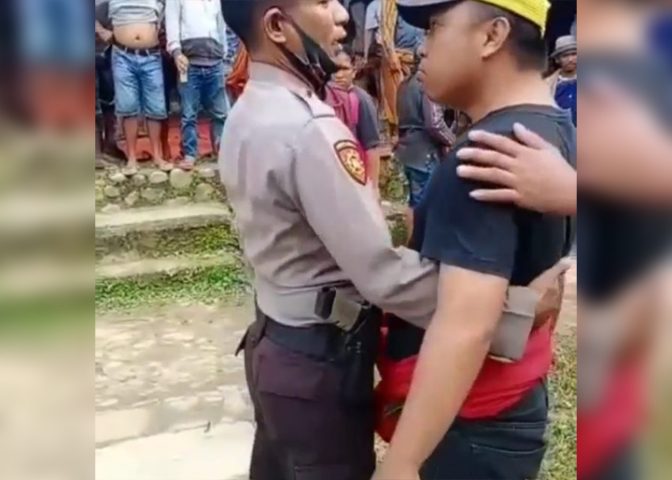 Pelaku yang melawan petugas saat pembubaran judi sabung ayam di Toraja Utara