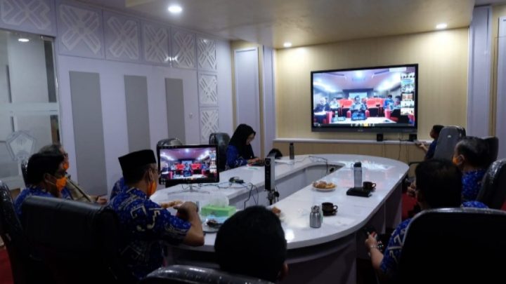 Sekda Gowa, Muhlis mengikuti Rakor virtual bersama Kemendagri membahas persiapan penanganan Covud-19. (Foto: berita.news/Putri)