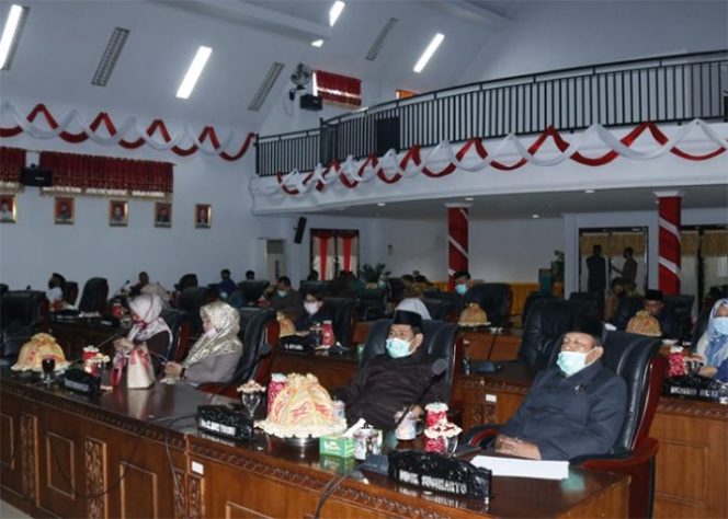 					Situasi sidang parifurna yang digelar di kantor DPRD kabupaten Bantaeng