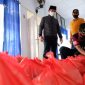 Wakil Bupati Gowa Abdul Rauf Malaganni pantau langsung penyaluran BLT. (Foto: berita.news/Putri)