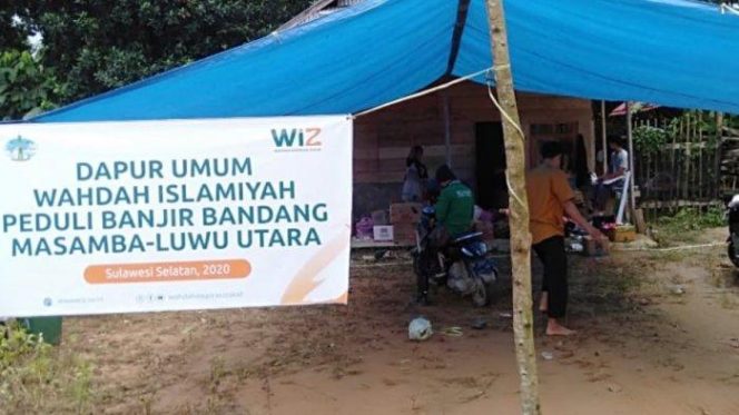 					Salah satu dapur umum yang didirikan Wahdah Islamiyah peduli banjir bandang Masamba, Luwu Utara. (net)