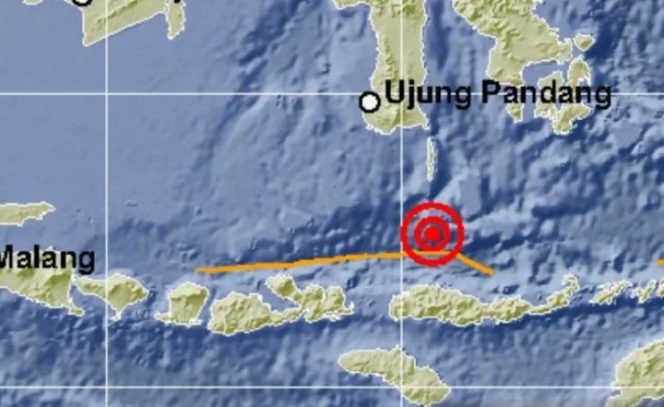 					Tangkapan layar analisis BMKG terkait gempa bumi magnitudo 5,5 di Laut Flores, Rabu (15/7/2020). (FOTO ANTARA/HO.BMKG)