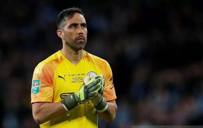 					Kiper Manchester City Claudio Bravo berminat gabung Real Betis.(Action Images via Reuters/LEE SMITH)