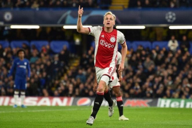 					Gelandang Ajax Donny van de Beek. (AFP/GLYN KIRK)