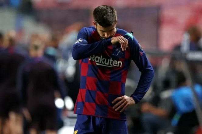 					Bek Barcelona Gerard Pique saat akhir laga perempatfinal Liga Champions melawan Bayern Muenchen di Stadion Luz di Lisbon pada 14 Agustus 2020. (AFP/RAFAEL MARCHANTE)