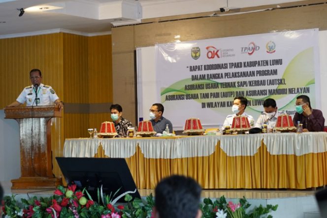 					Rakor TPAKD Kabupaten Luwu dipimpin Bupati H Basmin Mattayang. (Dok. Foto Humas Pemkab Luwu). 