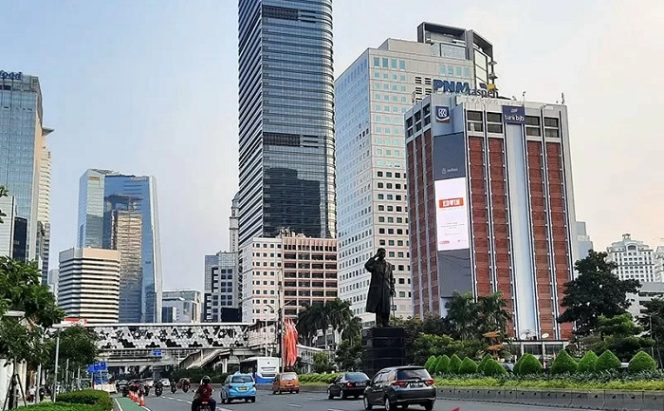 					Sejumlah kendaraan melintas di Jalan Sudirman, Jakarta Selatan, Kamis (27/8/2020). ANTARA/Laily Rahmawaty/aa.