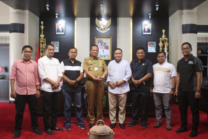 					Pengurus DPC Gerindra saat menemui Bupati Luwu H Basmin Mattayang di ruang kerjanya, Selasa (4/8/2020).