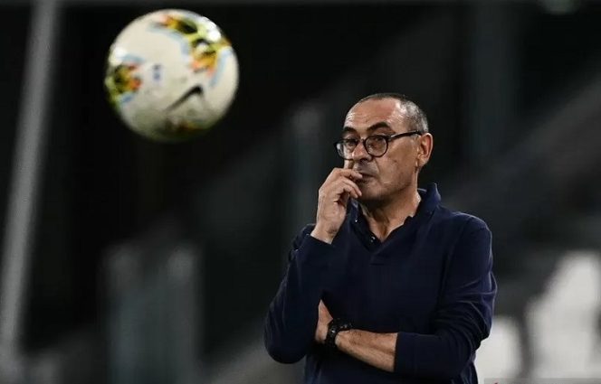 					Pelatih Juventus Maurizio Sarri saat mengawal pasukannya menghadapi Sampdoria di Allianz Stadium Turin, 26 Juli 2020. (AFP/MARCO BERTORELLO)